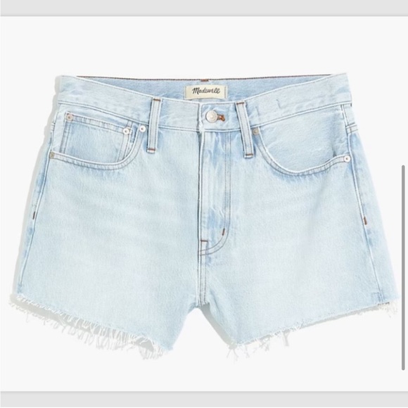 Madewell Relaxed Denim Shorts in Light Wash - Picture 5 of 10